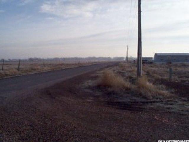 975 W Center St, Hinckley, UT 84635 — photo 2