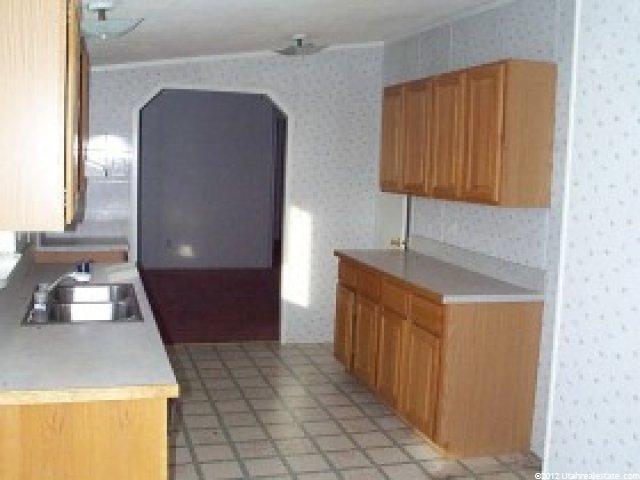 975 W Center St, Hinckley, UT 84635 — photo 3