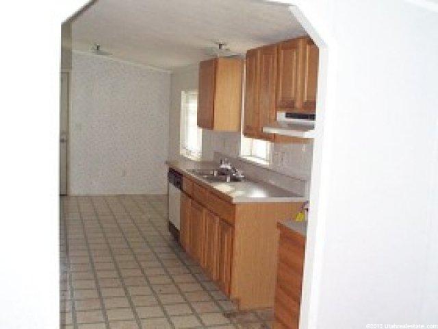 975 W Center St, Hinckley, UT 84635 — photo 4