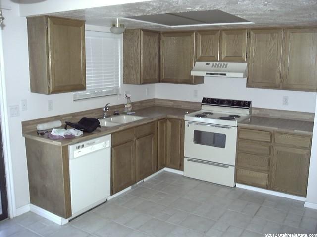 239 Phillips St, Layton, UT 84041 — photo 2