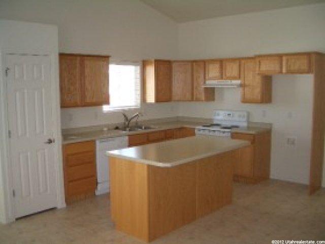 1327 N 2530 W, Clinton, UT 84015 — photo 3