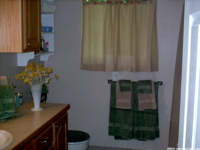 225 Briarwood Dr, Centerville, UT 84014 — photo 2