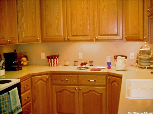 225 Briarwood Dr, Centerville, UT 84014 — photo 3