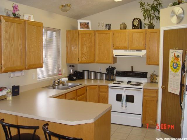 808 Meadow View Dr, Ogden, UT 84404 — photo 3