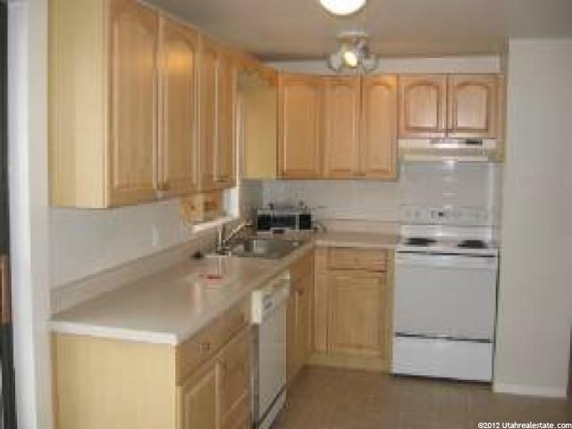 8089 S Boysenberry Dr E, Sandy, UT 84093 — photo 2