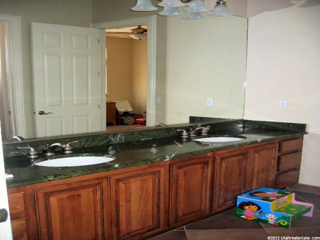 253 S 2040 Cir E, St. George, UT 84790 — photo 6