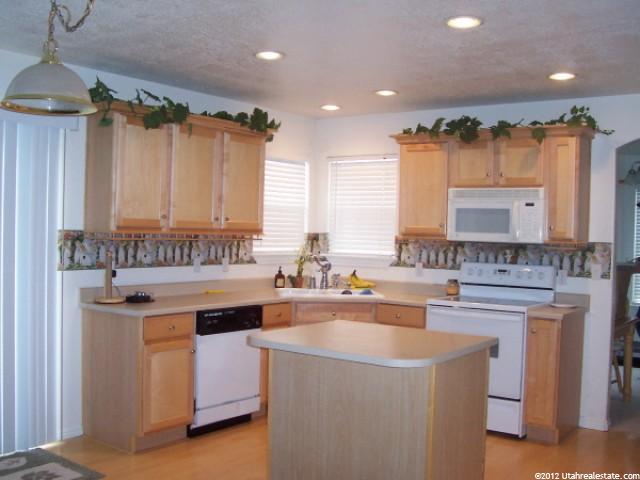 5253 Midland Dr, Roy, UT 84067 — photo 2