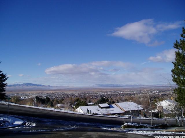 422 E Canyon Estates Cir, Bountiful, UT 84010 — photo 2