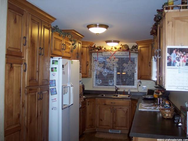 1075 E Bedford St, Kaysville, UT 84037 — photo 4