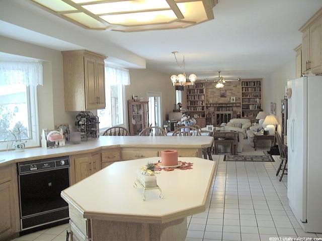 8691 S Glider Ln E, Sandy, UT 84093 — photo 4