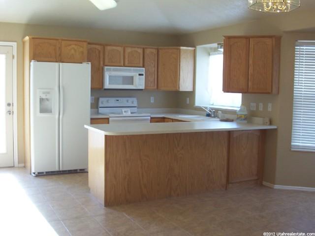 907 W 1520 N, Clinton, UT 84015 — photo 4