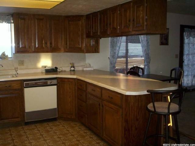 137 S Davis Blvd, Bountiful, UT 84010 — photo 3
