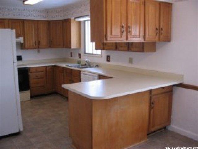 38 W 900 N, Bountiful, UT 84010 — photo 2