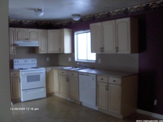 476 W 2225 S, Clearfield, UT 84015 — photo 6