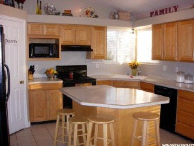 907 W 2300 S, Syracuse, UT 84075 — photo 2