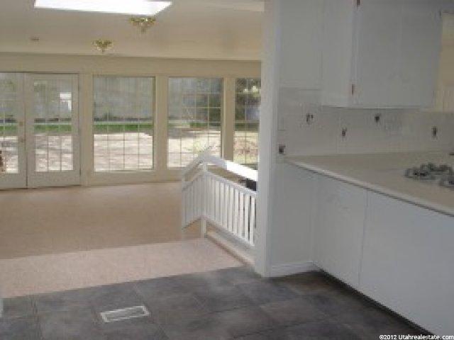 680 E Wyandotte Ave, Sandy, UT 84070 — photo 2