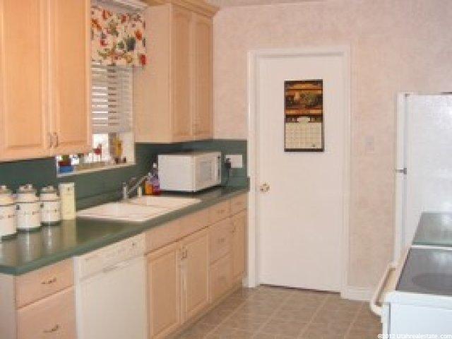 372 W 325 S, Bountiful, UT 84010 — photo 4