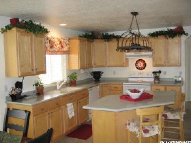 1295 Stone Creek Ln, Layton, UT 84041 — photo 2