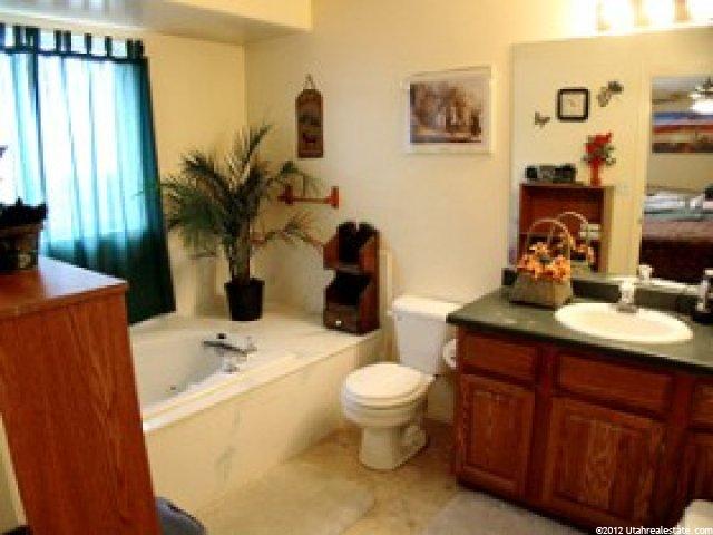 2163 N 2290 W, Clinton, UT 84015 — photo 6