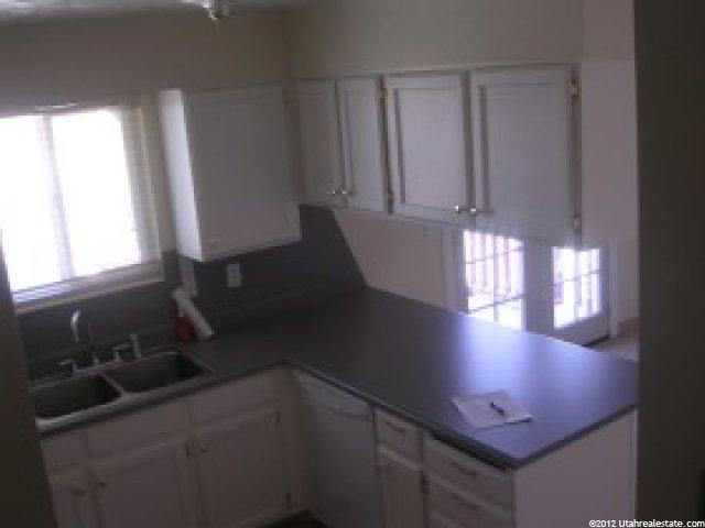 10032 S Blossom Dr E, Sandy, UT 84092 — photo 4