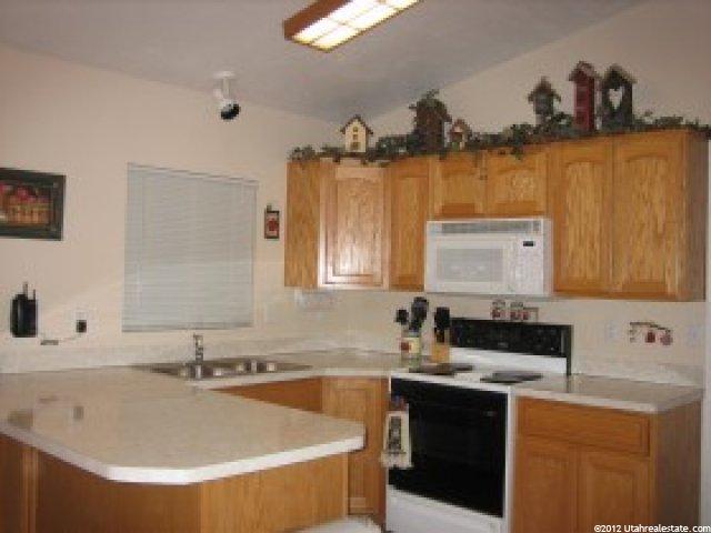 818 W 1420 N, Clinton, UT 84015 — photo 2