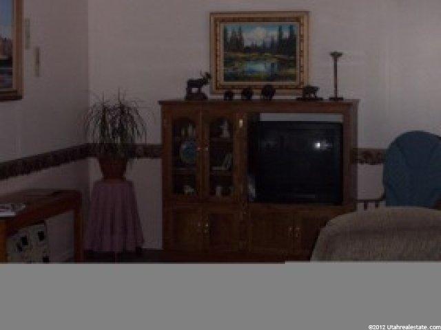 341 N Tremont St, Tremonton, UT 84337 — photo 2