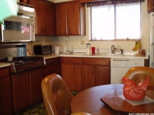 2334 Chateau Dr, Roy, UT 84067 — photo 4