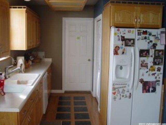 439 Rawlins Cir, Centerville, UT 84014 — photo 6