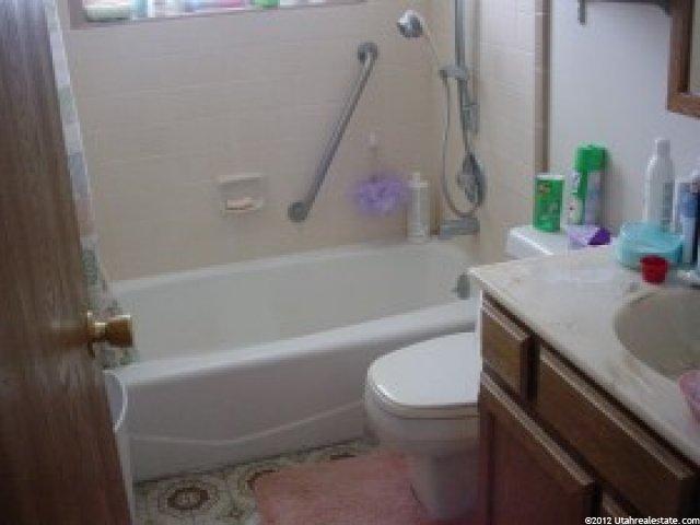 1194 N 250 W, Layton, UT 84041 — photo 5