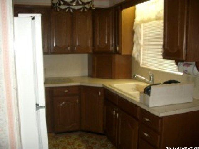 431 N 200 W, Clearfield, UT 84015 — photo 2