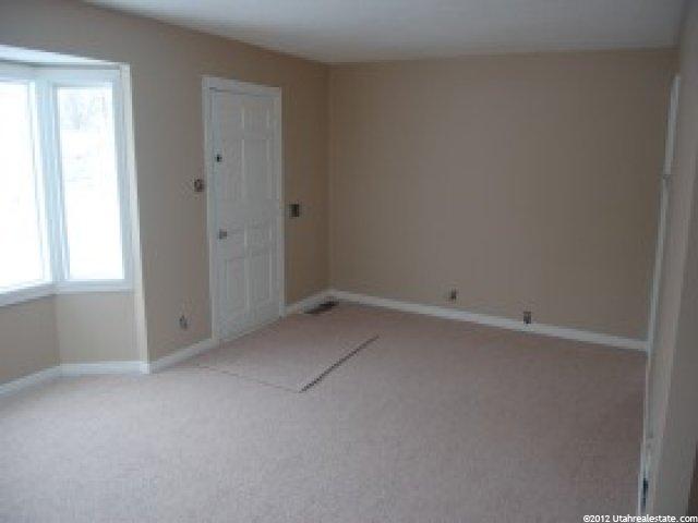281 S Lakeview Dr, Clinton, UT 84015 — photo 2