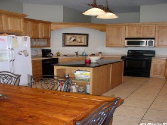 907 W 2860 S, Syracuse, UT 84075 — photo 2