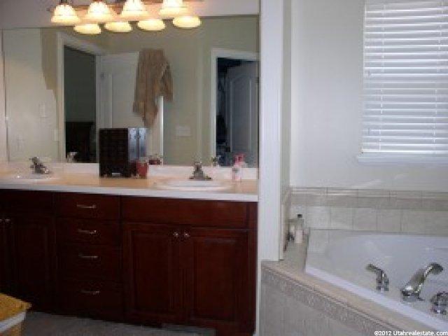 907 W 2860 S, Syracuse, UT 84075 — photo 5