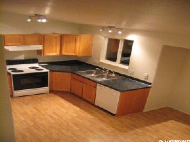 798 W 1420 N, Clinton, UT 84015 — photo 2