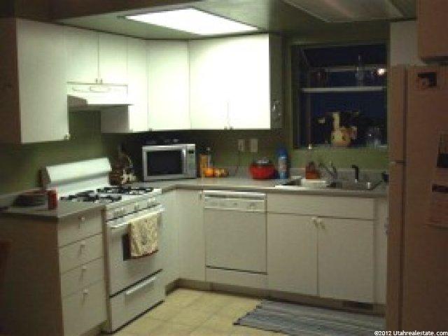 97 S Lakeview Dr, Clearfield, UT 84015 — photo 2