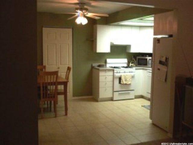 97 S Lakeview Dr, Clearfield, UT 84015 — photo 3
