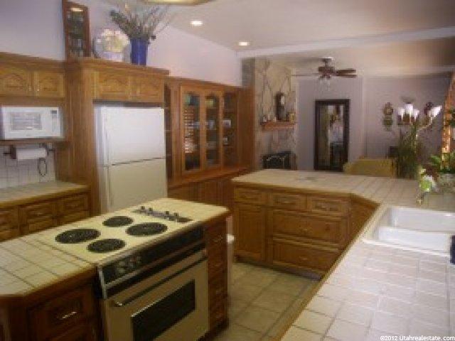 423 W 4125 N, Pleasant View, UT 84414 — photo 5