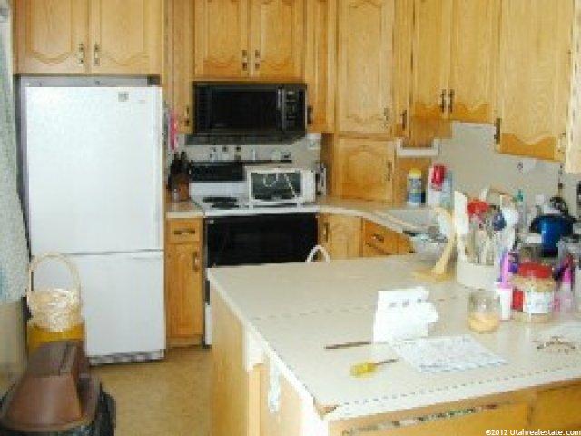 950 Silica Dr, Sandy, UT 84094 — photo 2