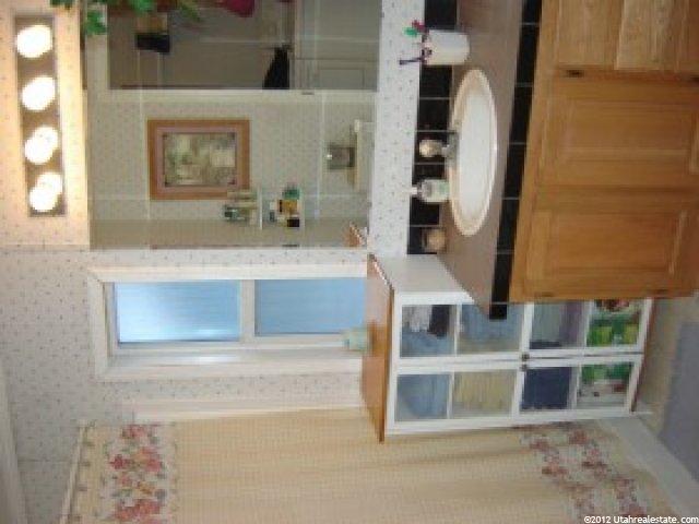 301 N Main St, Layton, UT 84041 — photo 8