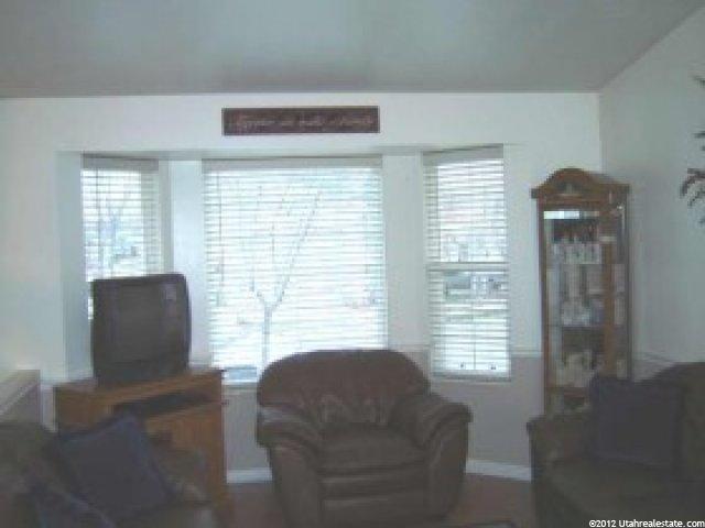 318 Meadow View Dr, Ogden, UT 84404 — photo 2