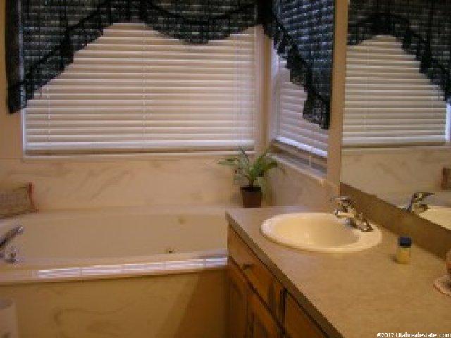 7561 S 2050 E, South Weber, UT 84405 — photo 6