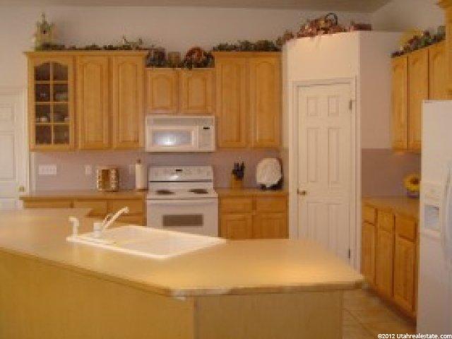 1935 E 2800 N, Layton, UT 84040 — photo 2