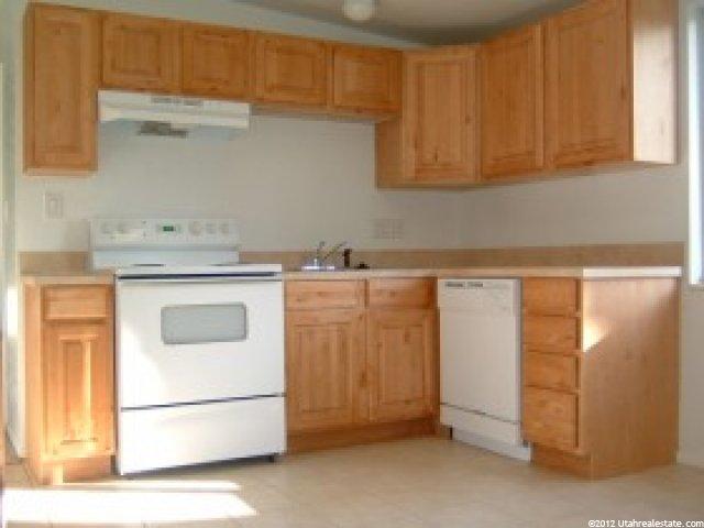 407 N Ann St, Clearfield, UT 84015 — photo 2