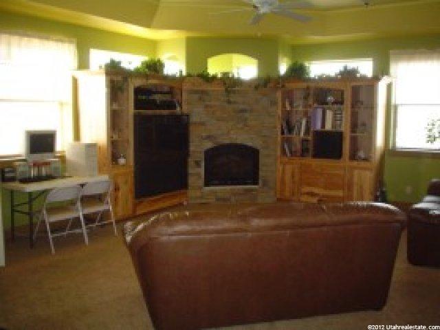 695 N Jessis Meadow Dr, West Bountiful, UT 84087 — photo 2