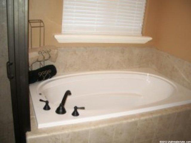 2566 S 2975 W, West Haven, UT 84401 — photo 7