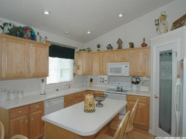597 W 2075 Cir N, Centerville, UT 84014 — photo 3