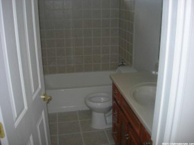 585 N 870 W, West Bountiful, UT 84087 — photo 4
