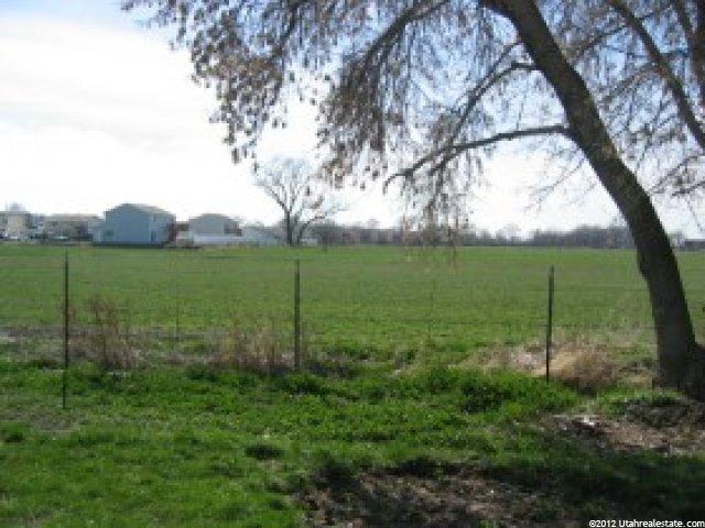 433 Downs Dr, Ogden, UT 84404 — photo 2