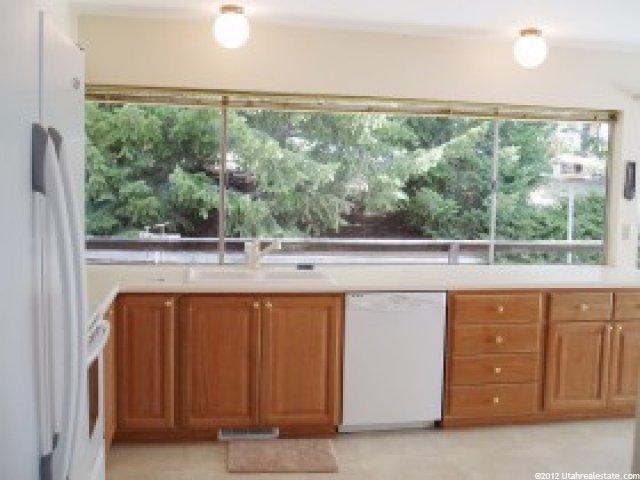 1352 Chokecherry Dr, Bountiful, UT 84010 — photo 4