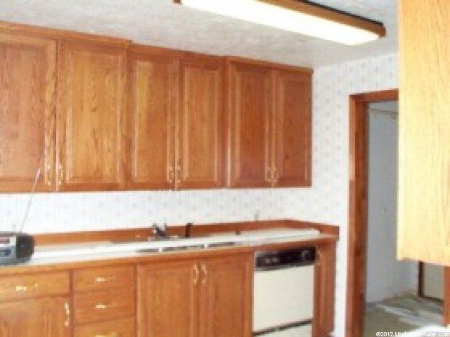 257 N State St, Roosevelt, UT 84066 — photo 3